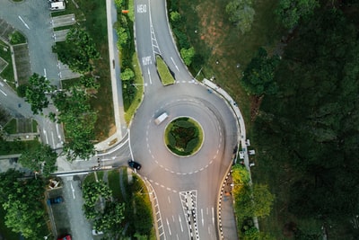 空中道路白天的照片
